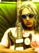 voici une autre resemblance avec kurt cobain
